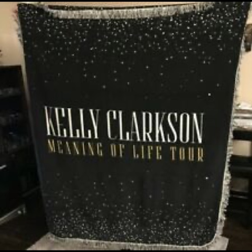 Kelly Clarkson Blanket
